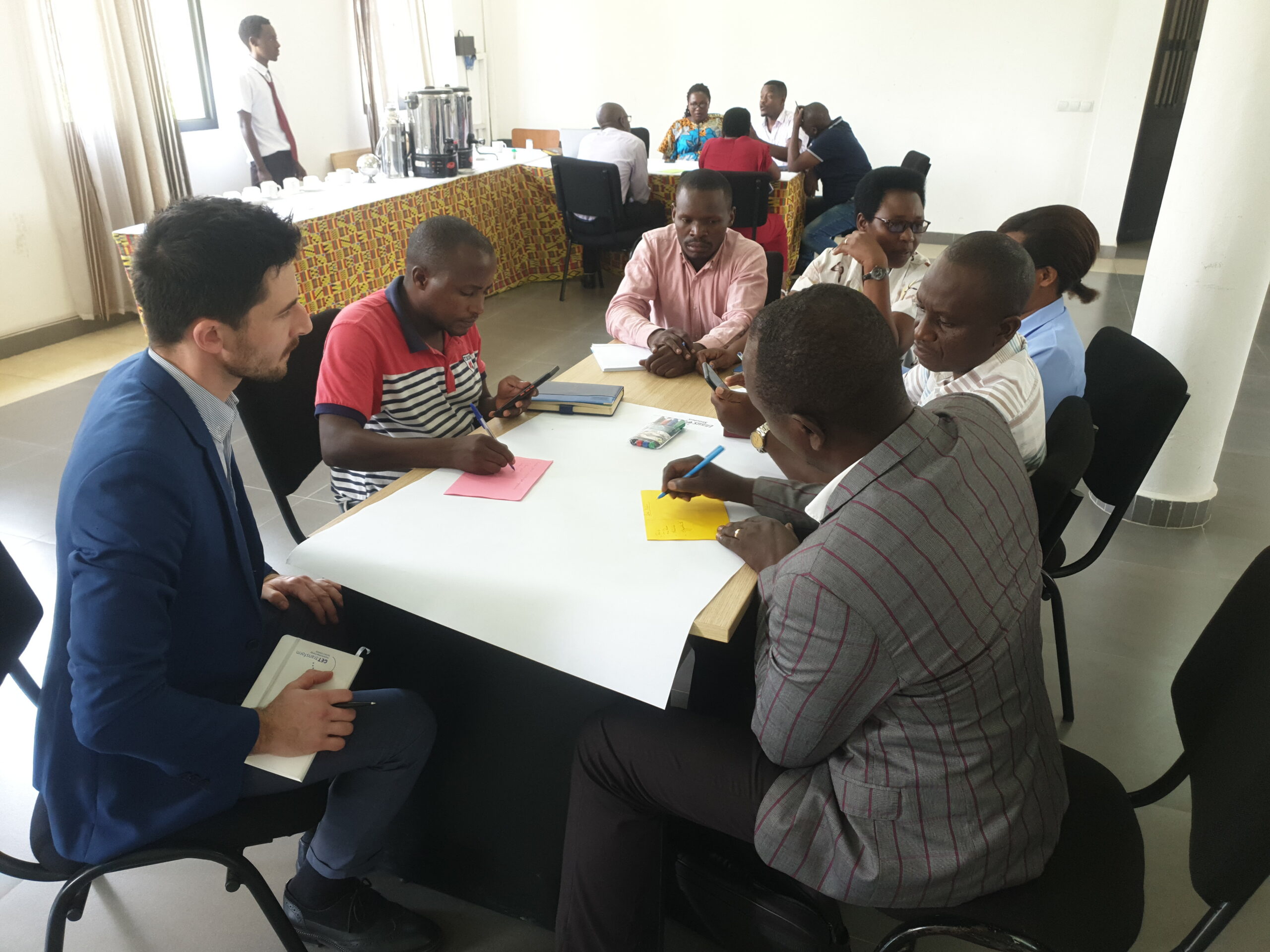 Exchange in groups at public sector training by GET.invest and GET.transform in Burundi, March 2023