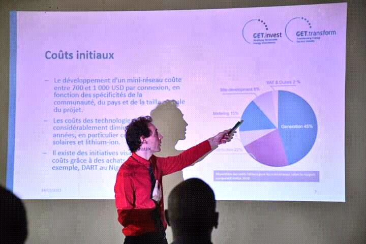 Sylvain Boursier, consultant for GET.transform, explaining cost composition at public sector training by GET.invest and GET.transform in Burundi, March 2023