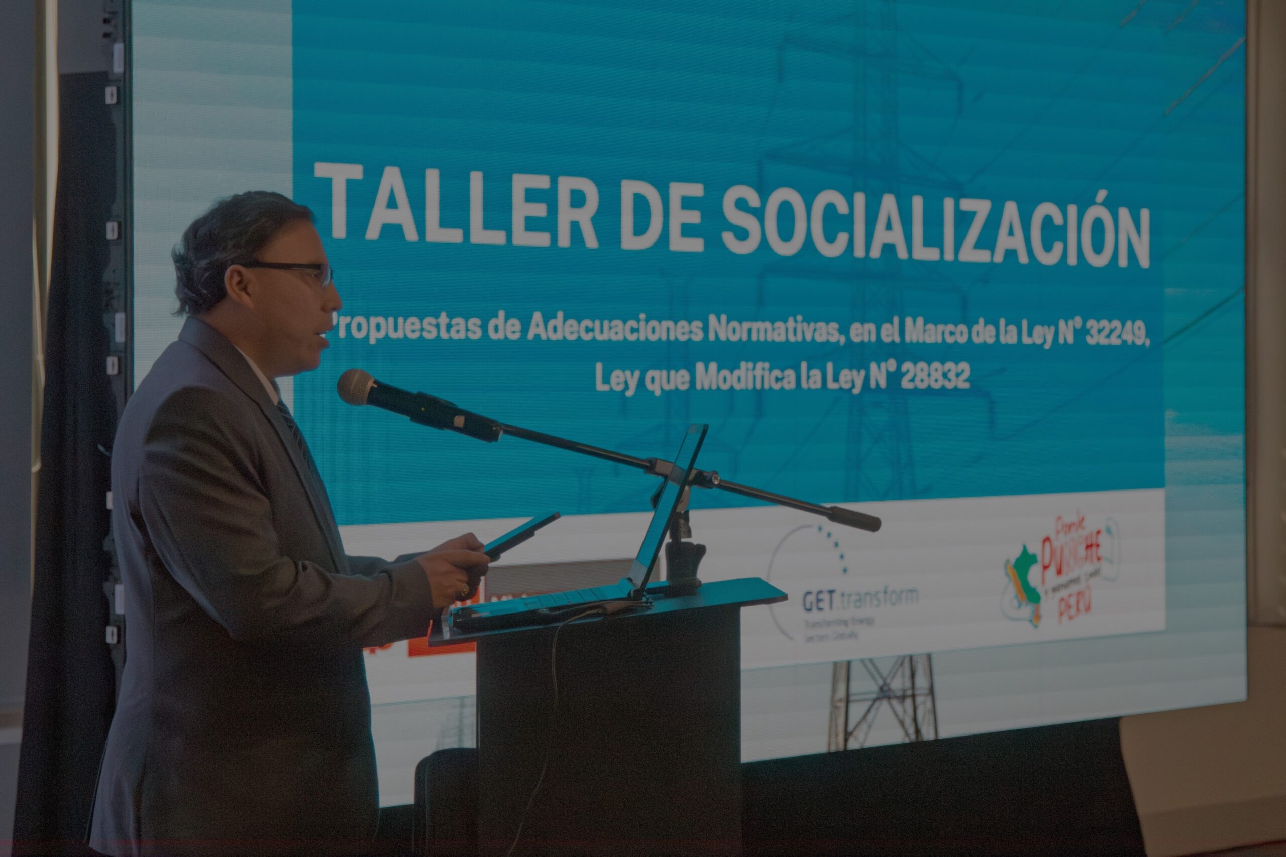 Home-Slider-Image: Director opening the Energy Sector Stakeholder Consultation in Peru, 16 April 2025.